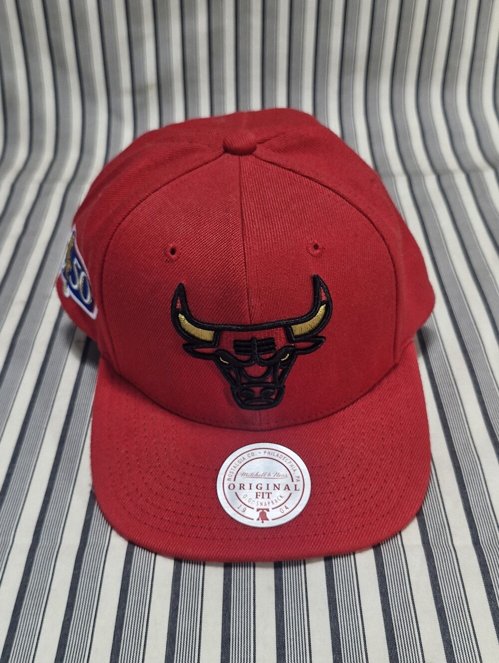 Mitchell & Ness Chicago Bulls NBA 50th Anniversary Snapback Hat Red Gold Under B - Picture 2 of 8